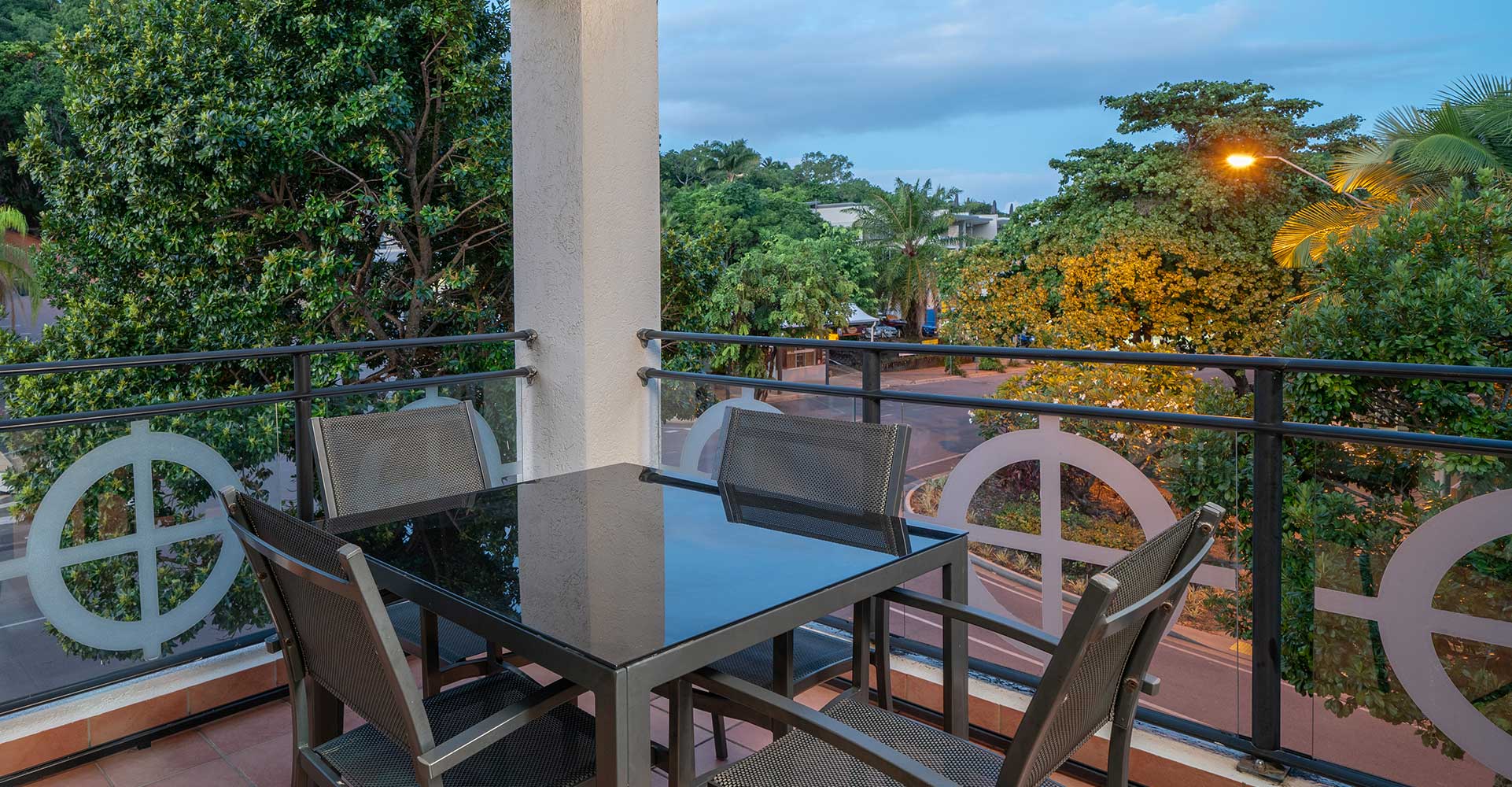 regal port douglas apartment with view over macrossan street