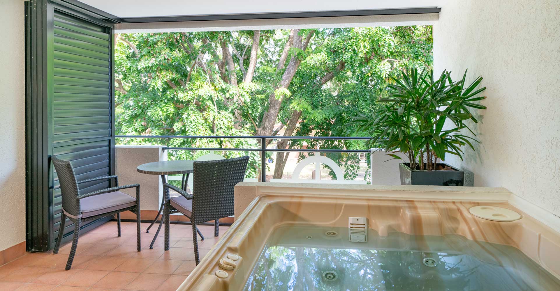 regal port douglas one bedroom with outdoor jacuzzi